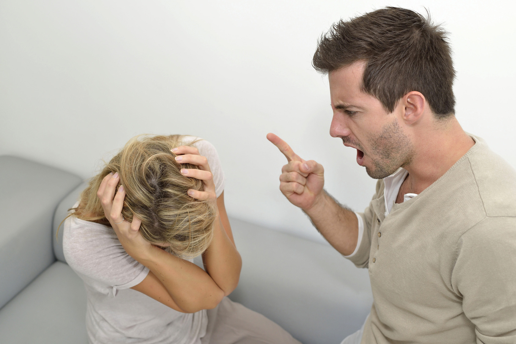 Что делать, если жена угрожает разводом: советы психологов