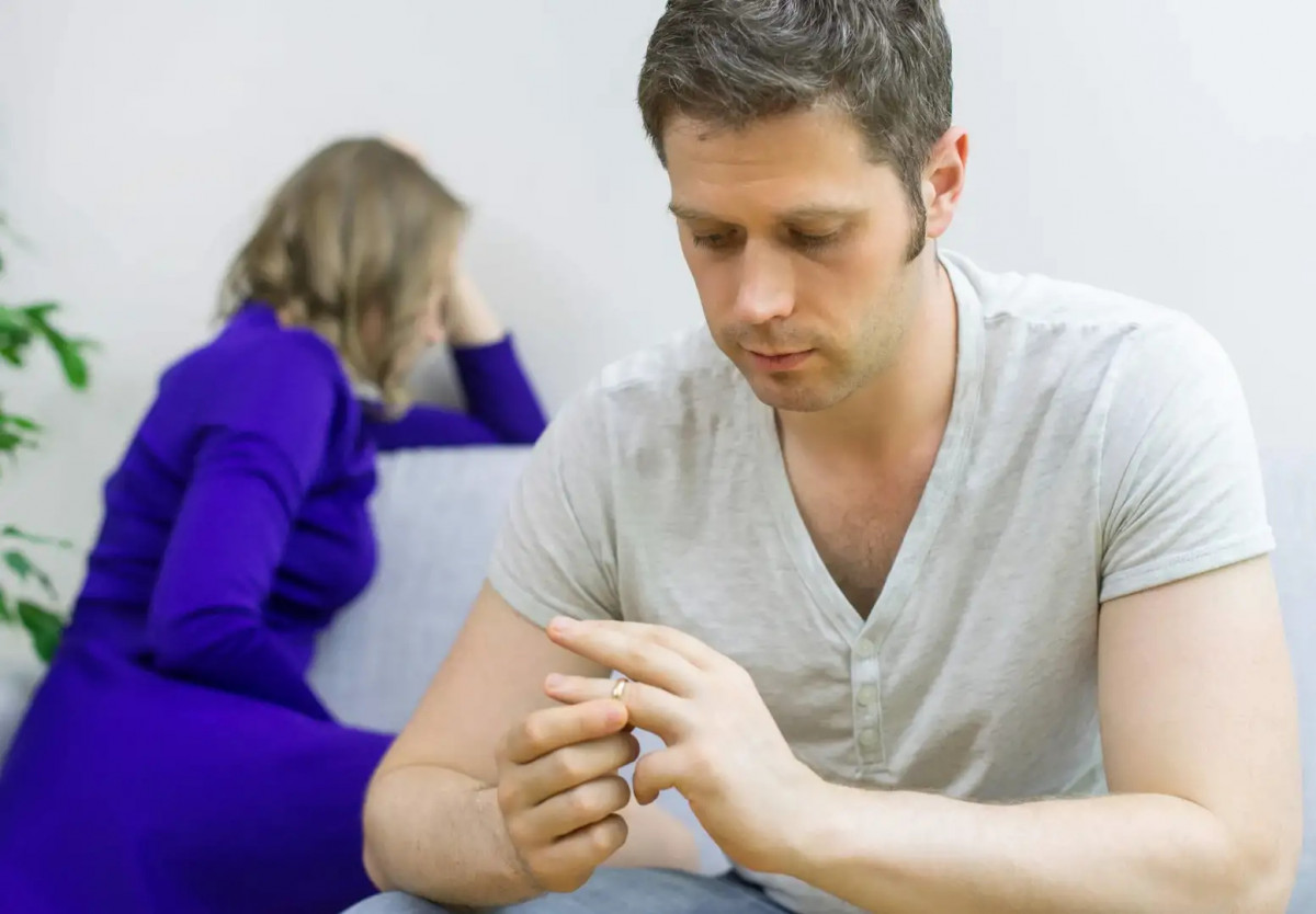 Мужчина после развода: психология как переживают, что чувствует боится серьезных отношений, поведение жизни